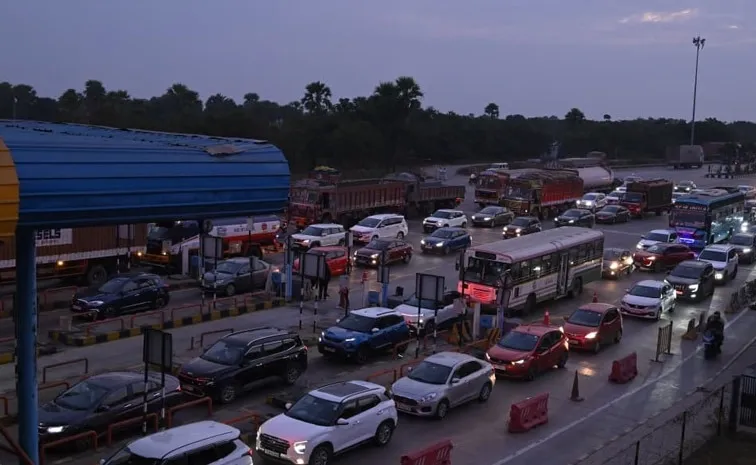 Heavy Traffic Jam In Vijayawada-Hyderabad Highway PHotos (16)