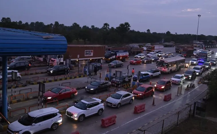 Heavy Traffic Jam In Vijayawada-Hyderabad Highway PHotos (17)