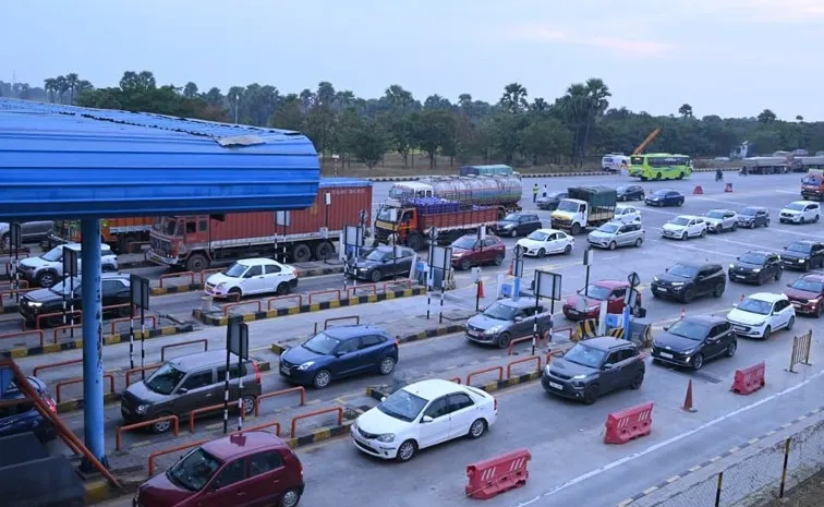 Heavy Traffic Jam In Vijayawada-Hyderabad Highway PHotos (18)