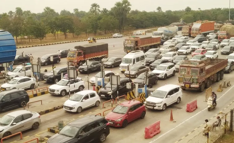 Heavy Traffic Jam In Vijayawada-Hyderabad Highway PHotos (6)