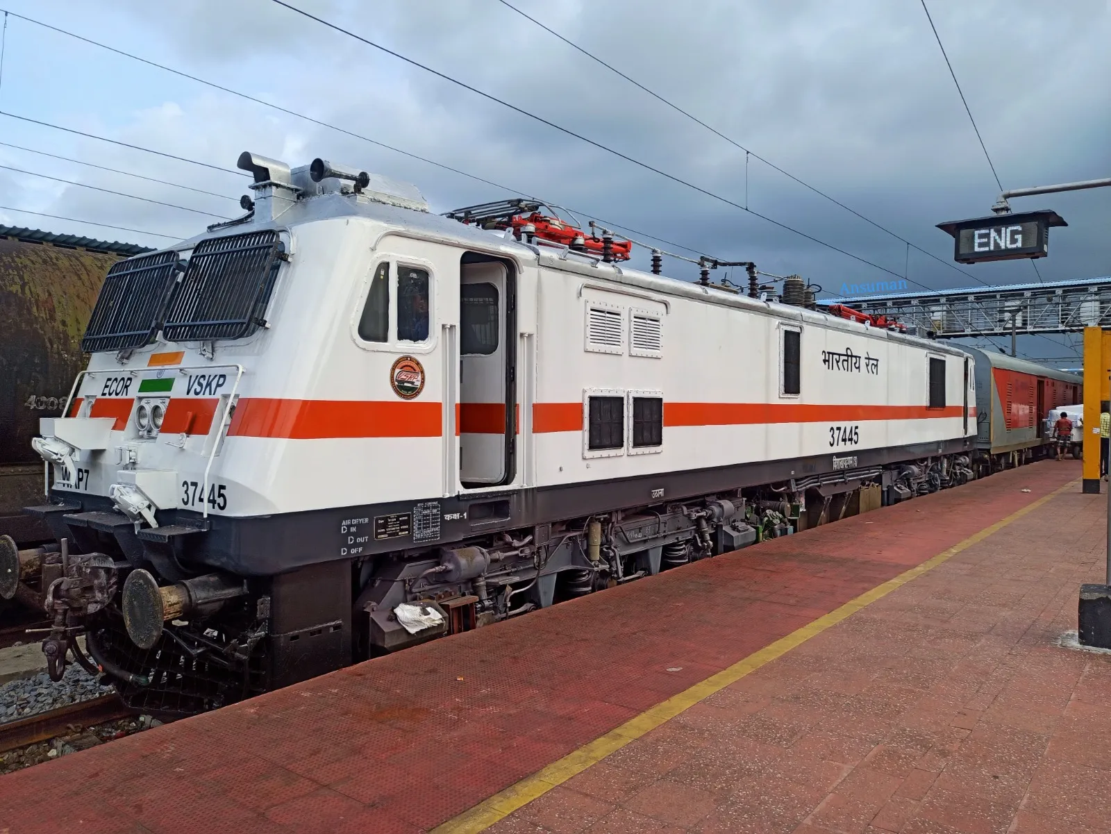 train engine 2