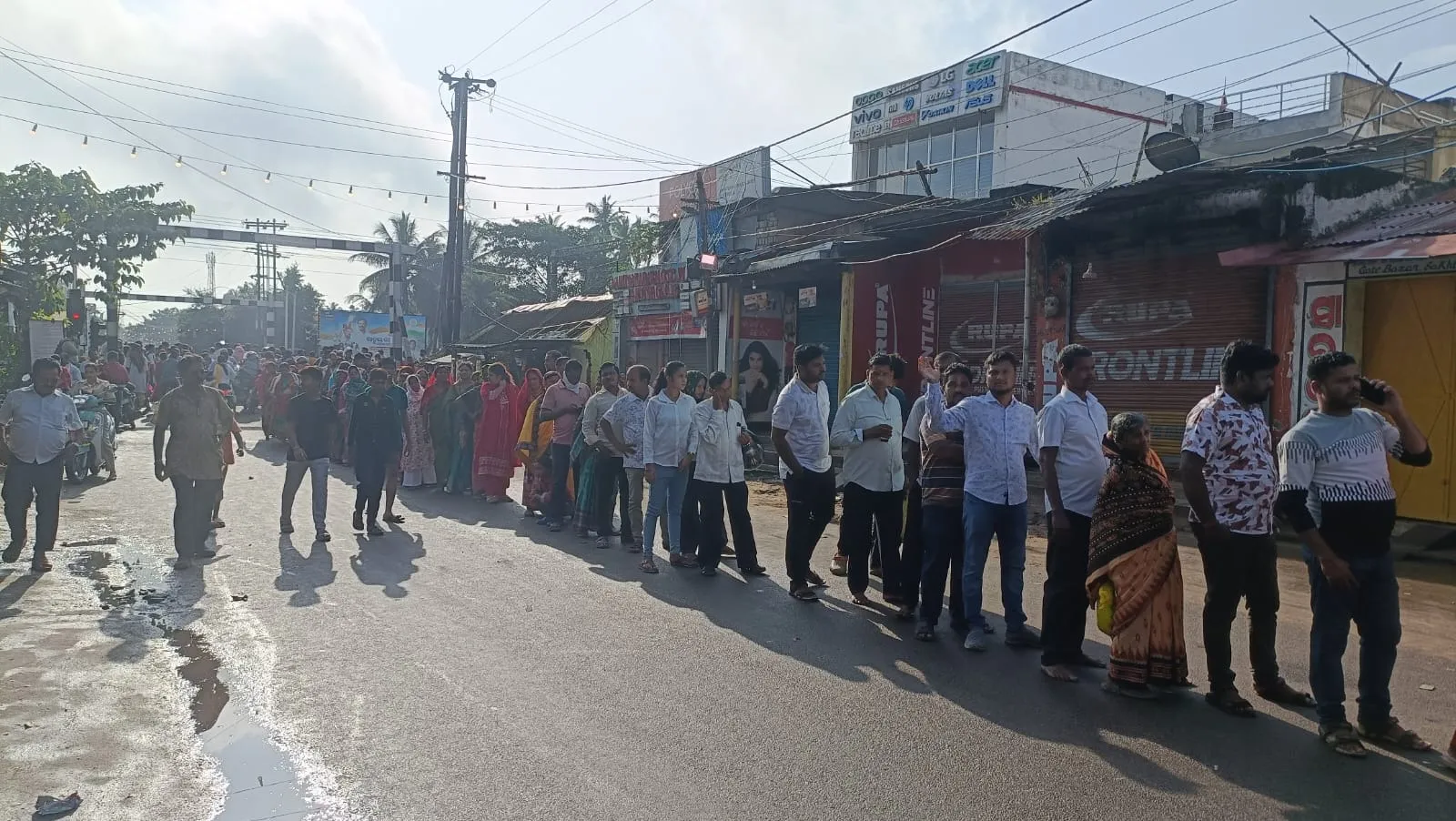 Sakhigopal Temple crowd