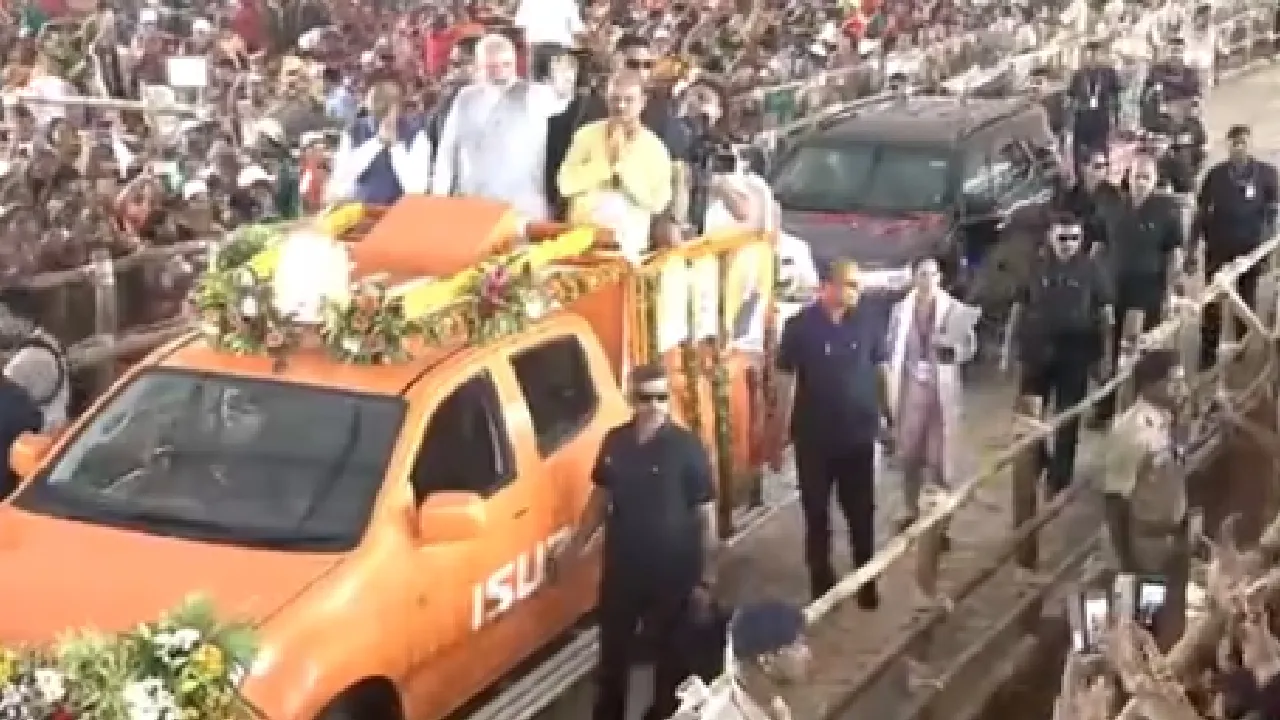 PM Modi Road show bbsr1