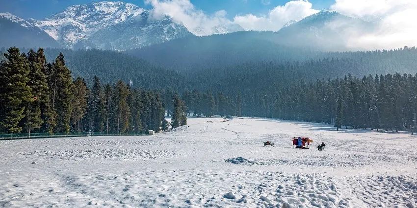 A-snow-laden-valley