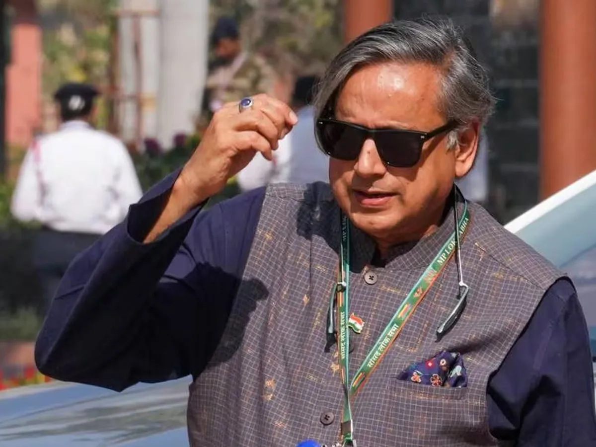 sasi tharoor-6