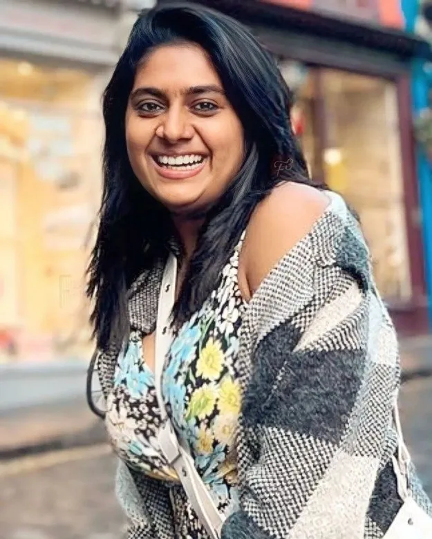 nimisha-sajayan-stills-photos-pictures-33