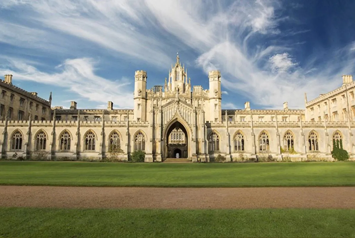 cembridge university main enterance