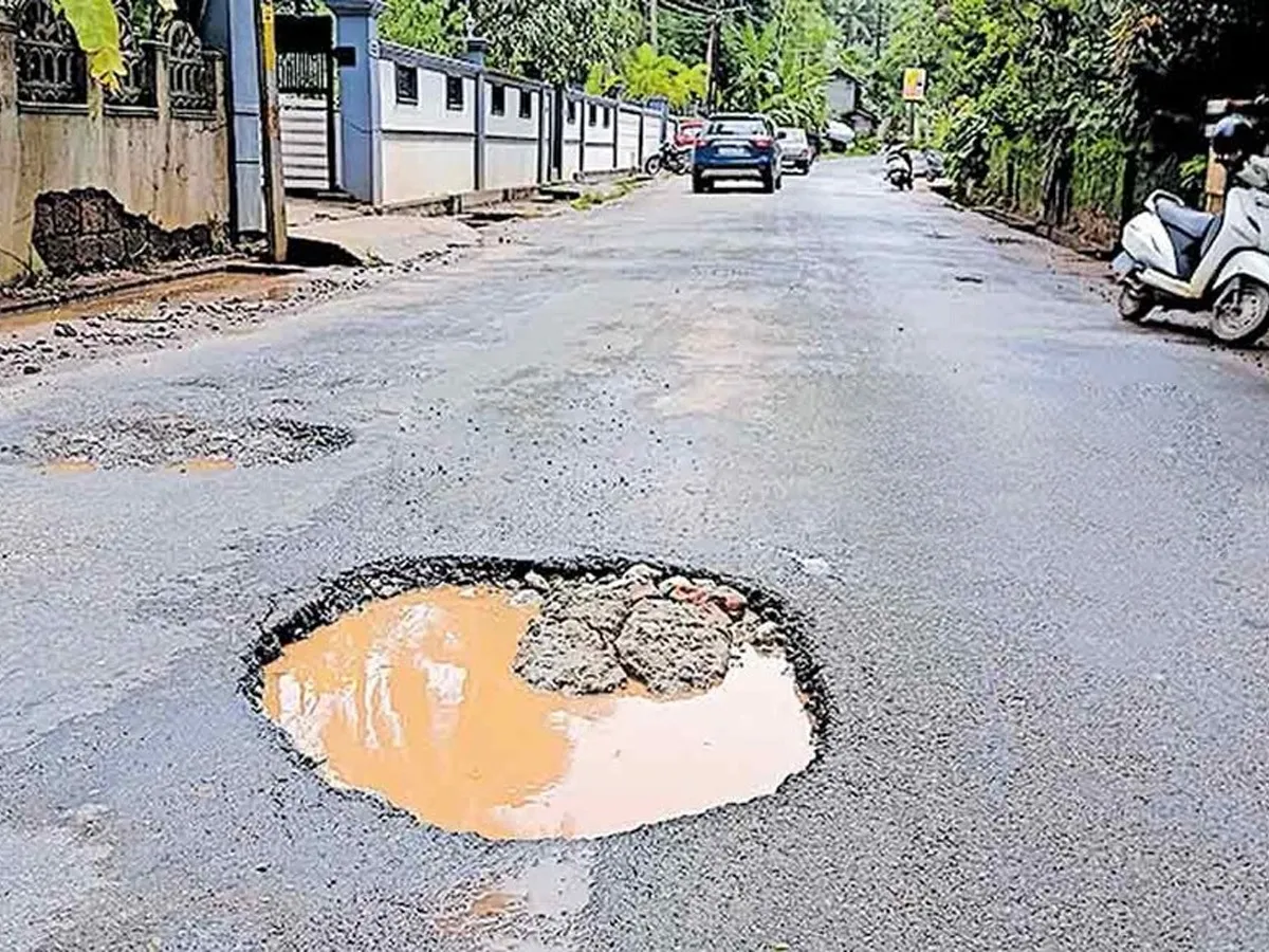 hug pit on road