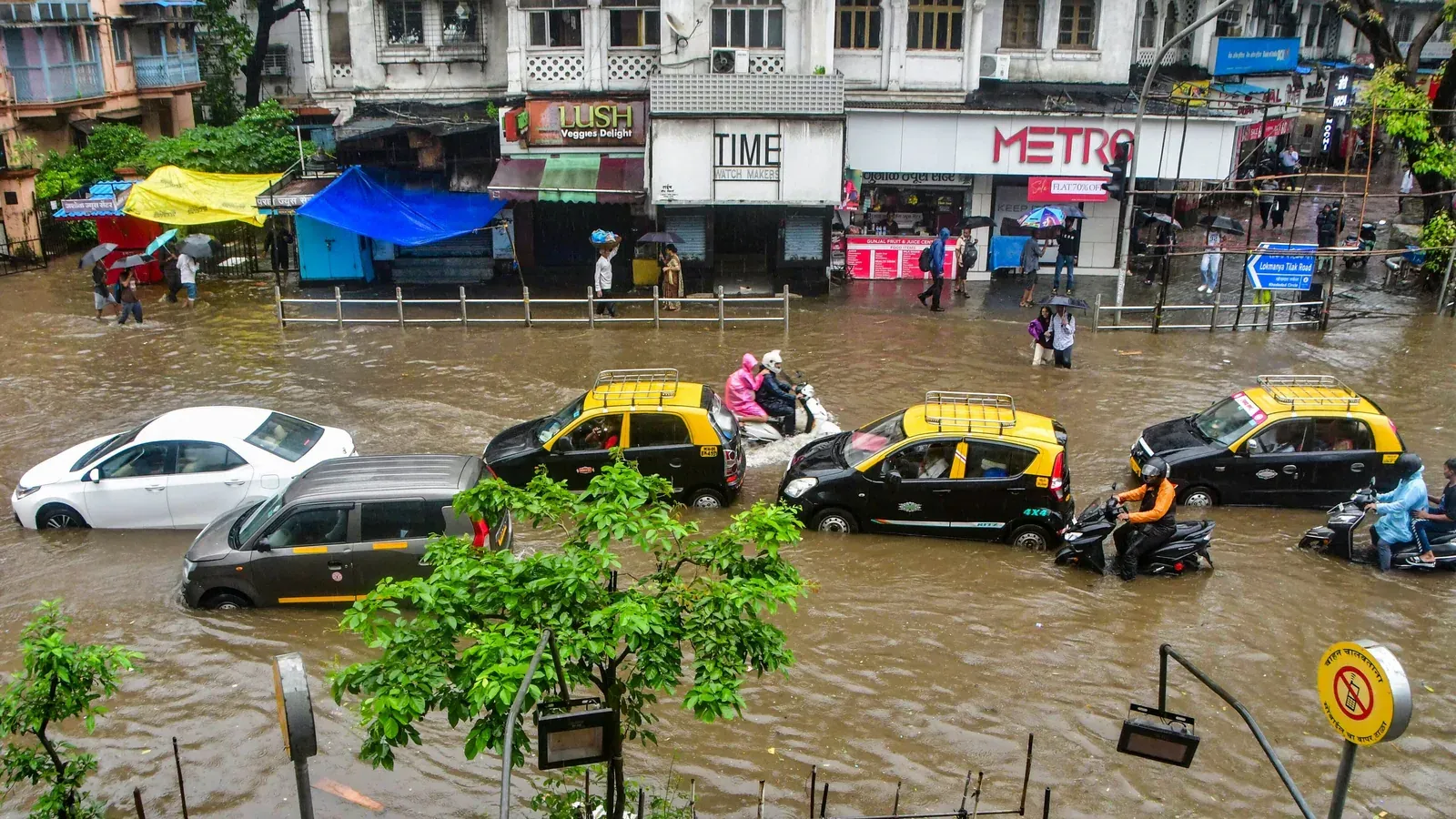 mumbi_high_tide_today_mumbai_rains_1755578354983_1755578355224