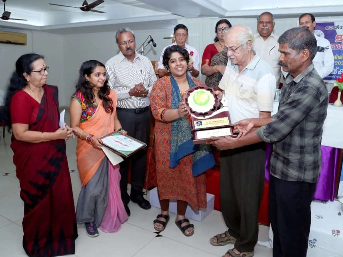 award presenterd to marry