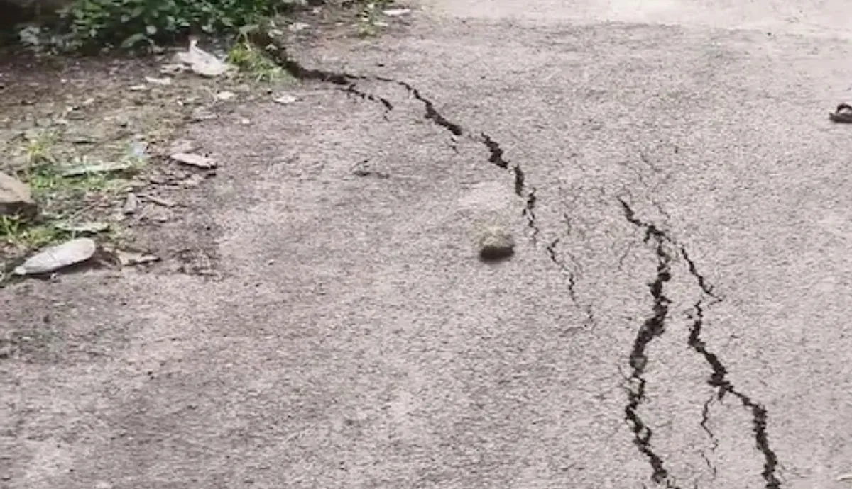 LAND-CRACK