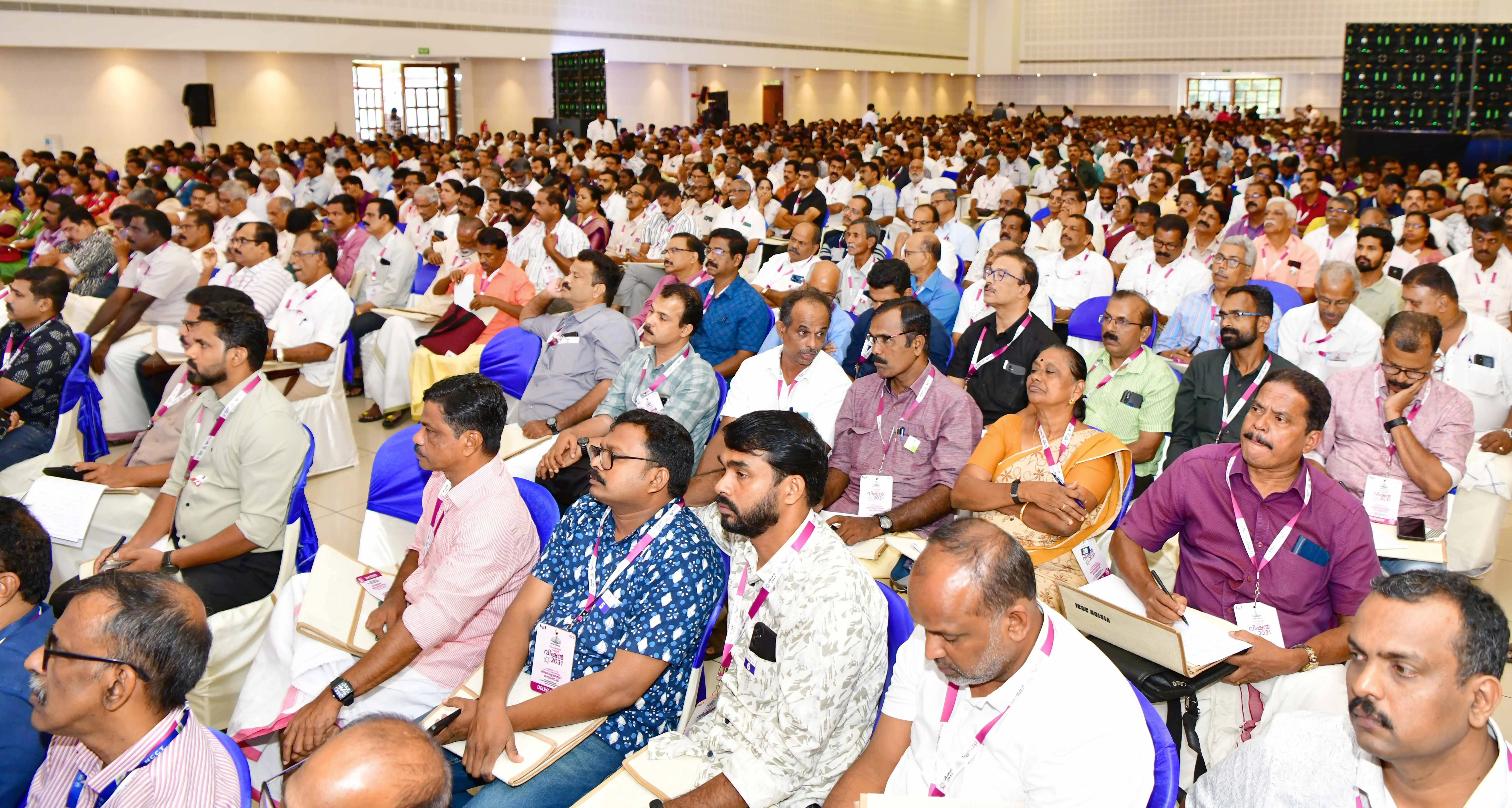 VISION 31 CO OPRATVIE SEMNINAR CROWD 28.10 (2)