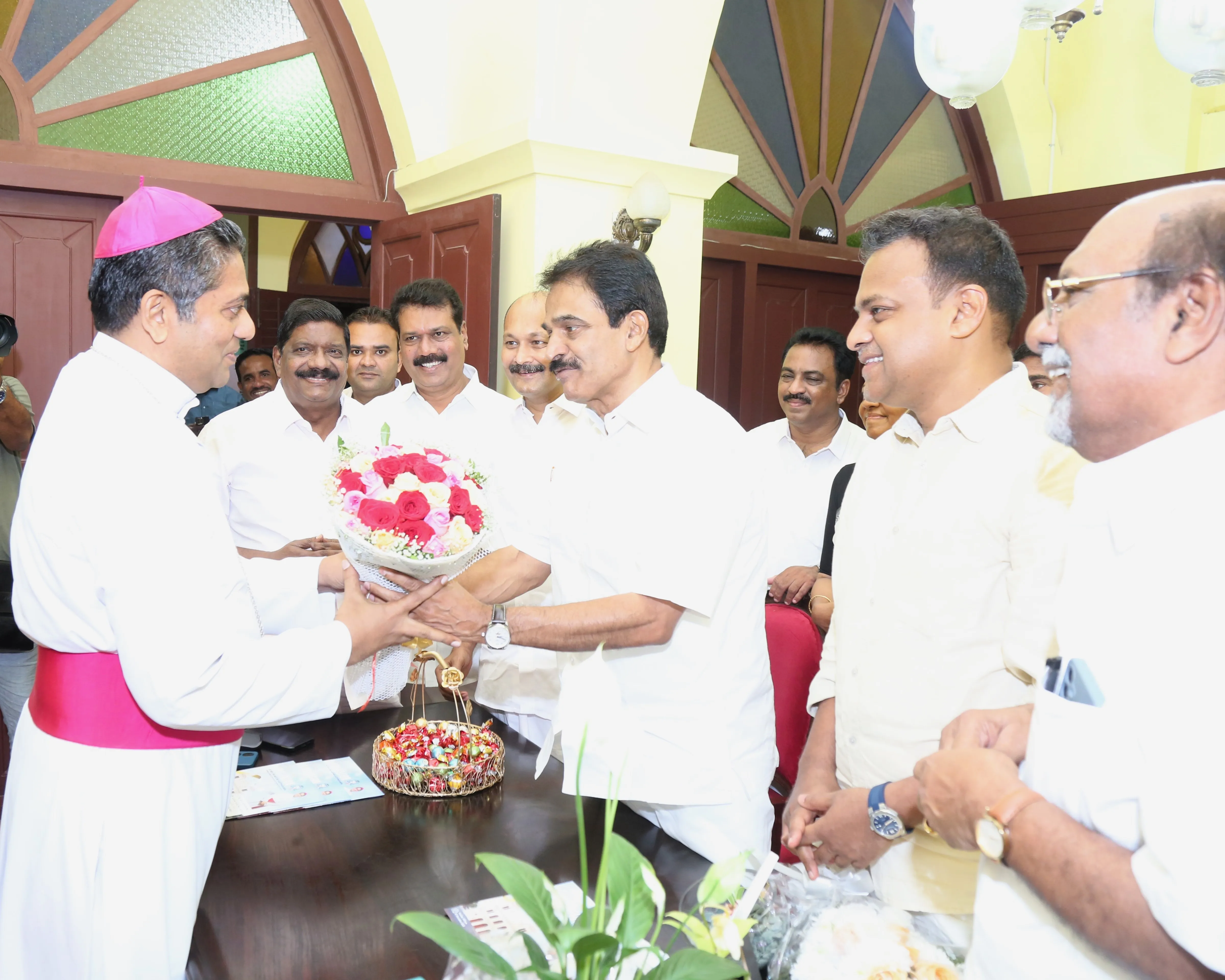 കൊച്ചി അതിരൂപത നിയുക്ത ബിഷപ്പ് റവ. ഫാ. ആന്റണി കാട്ടിപ്പറമ്പിലിനെ കെസി വേണുഗോപാല്‍ സന്ദര്‍ശിച്ചു