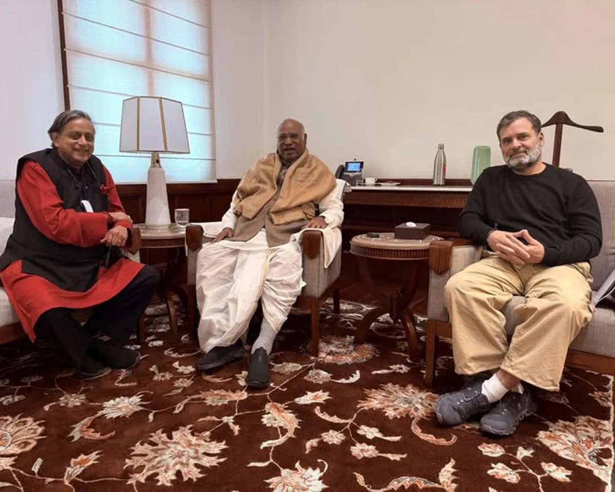 sasi tharoor mallikarjun kharge rahul gandhi