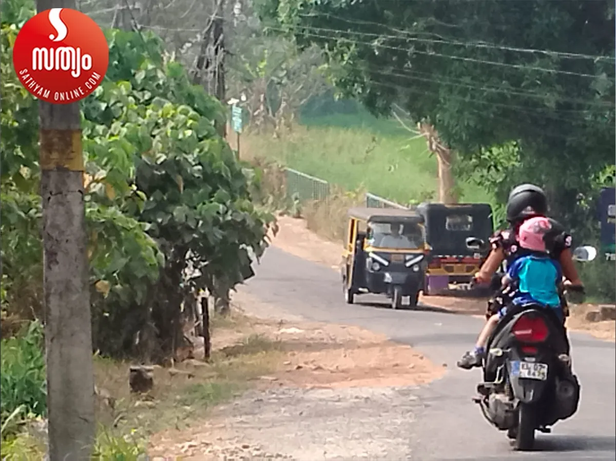 chottanikkara muriyamangalam road-12