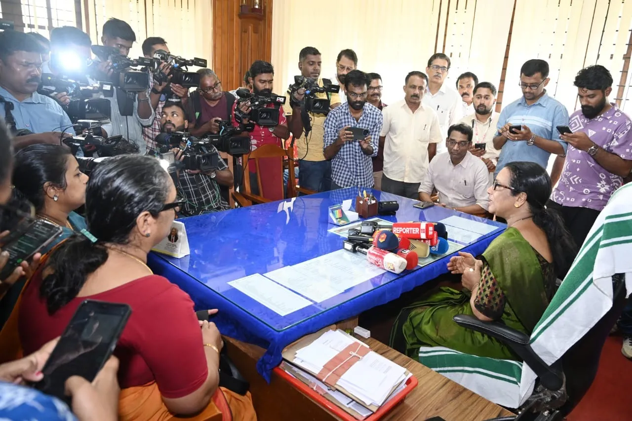 Dr. Sisa Thomas as VC2