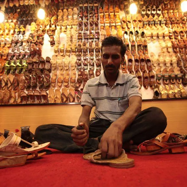 kolhapuri_artist_in_india