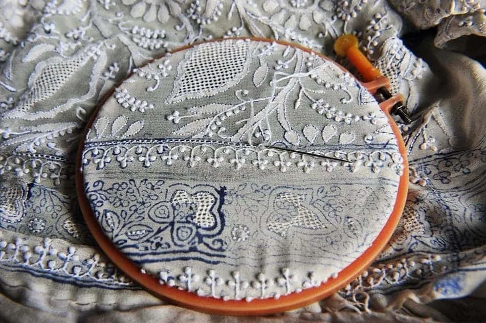 how-to-recognize-these-chikankari-is-real-or-fake-878646