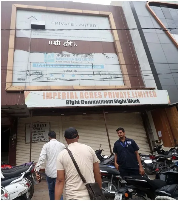 sit_raids_sonam_raghuvanshi_office 11