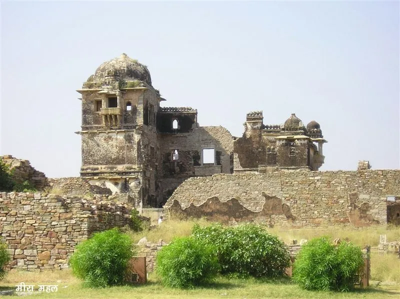 rajasthan-chittorgarh-god-ganesh-and-kuber-idols
