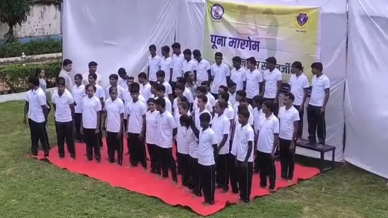 51 Naxalites surrender
