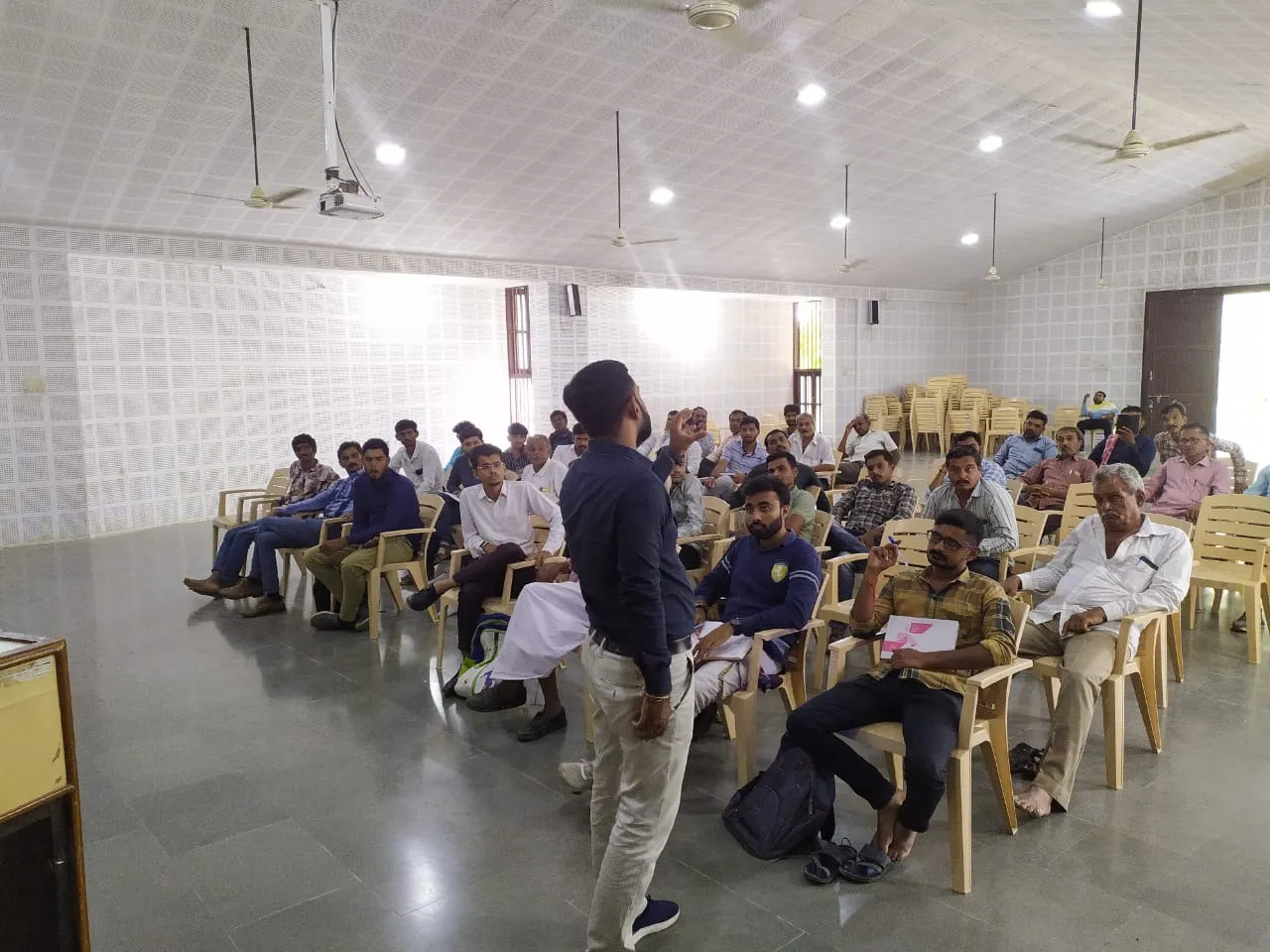 Demonstration of agroforestry model and apiculture by Brijesh Kalariya