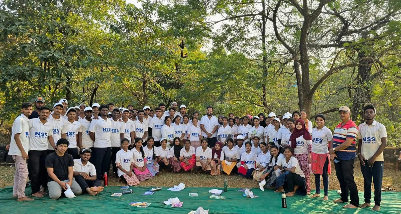 Harish with students and farmers at a workshop organized around jackfruit farming