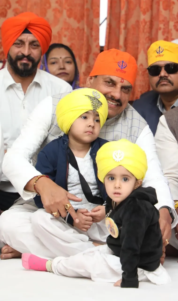 MOHAN YADAV AT GURUDWARAMOHAN YADAV AT GURUDWARA