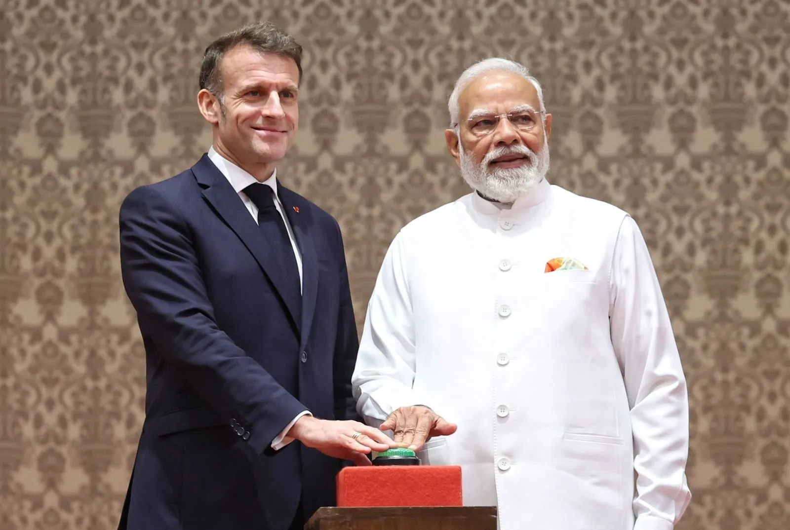 president-macron-jai-ho-modi-mumbai-meeting