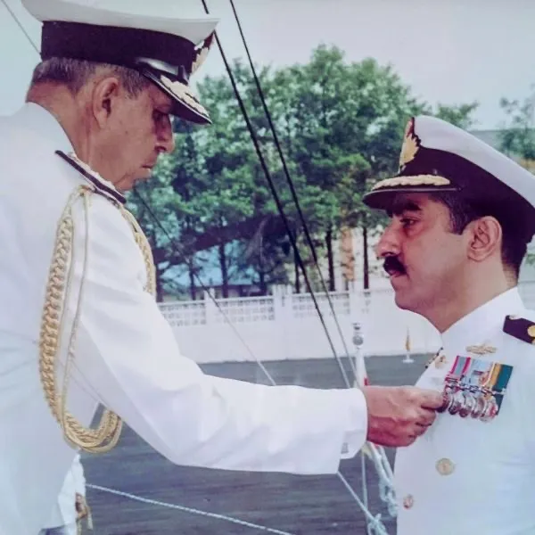 Vidyut being felicitated