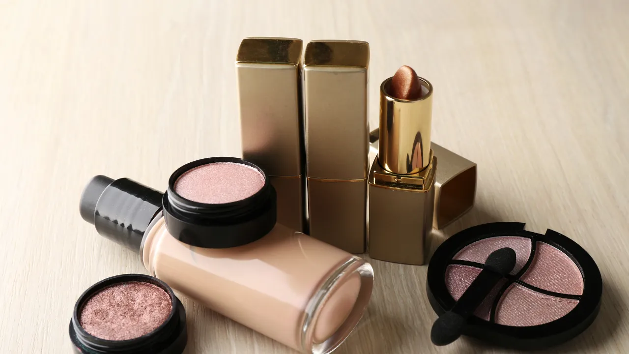 Lipstick Sets as Rakhi Gift for Sisters