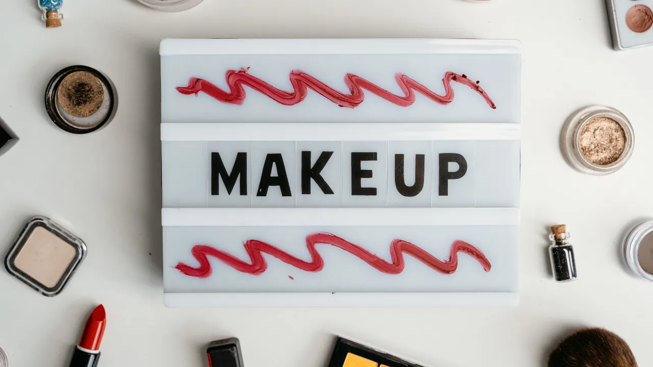Makeup Kits as Rakhi Gift for Sisters