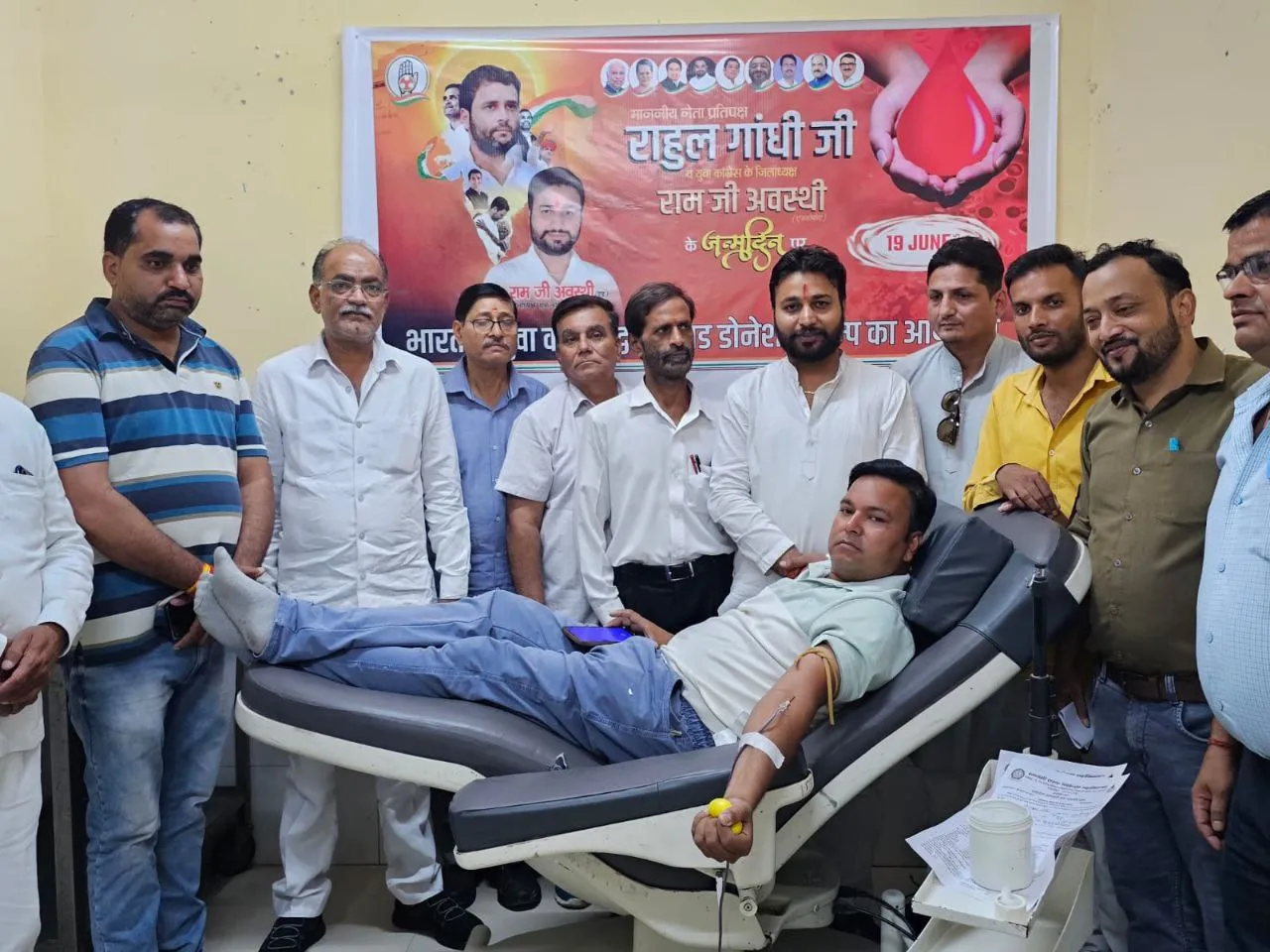 युवा कांग्रेस के कार्यकर्ताओं ने किया रक्तदान