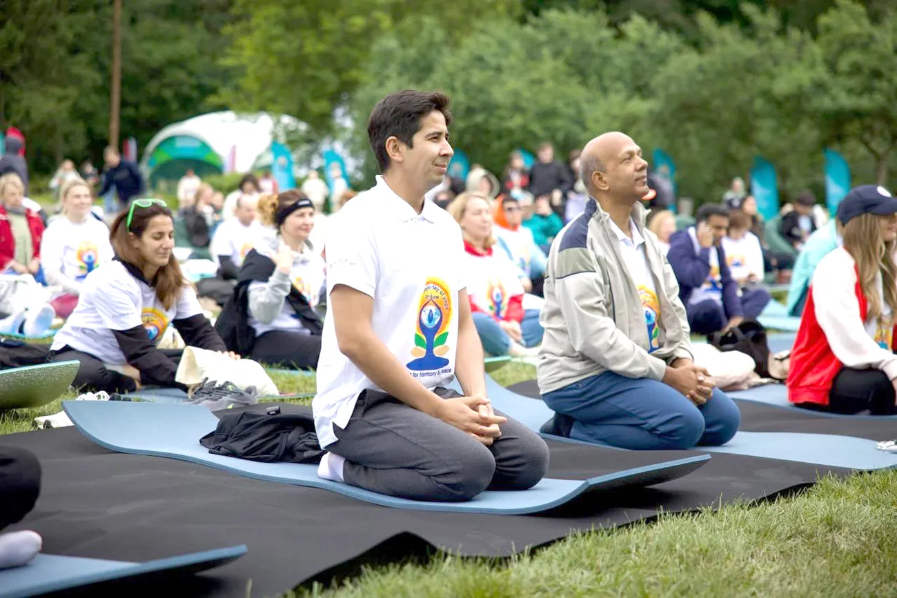 International Yoga Day 2025 : मास्को में गूंजा 'योग' का जादू! क्या आप भी रह जाएंगे हैरान? | यंग भारत न्यूज