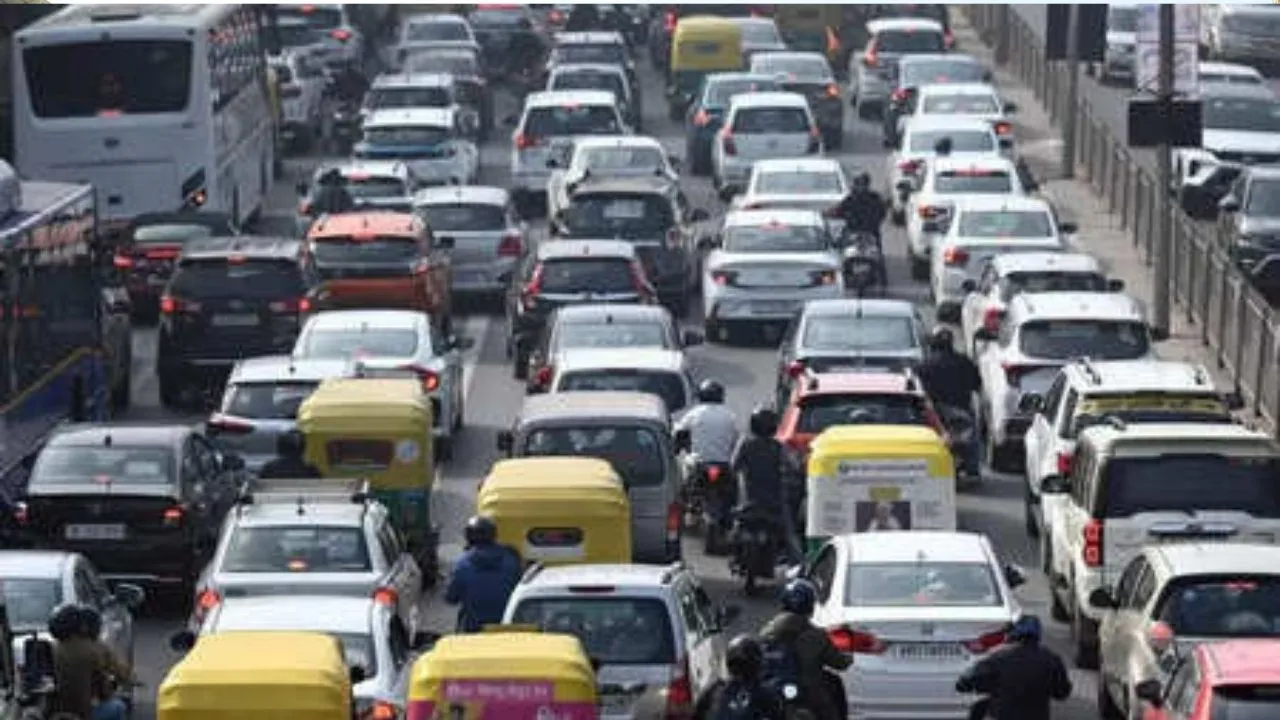 noida sector- 62 road jam