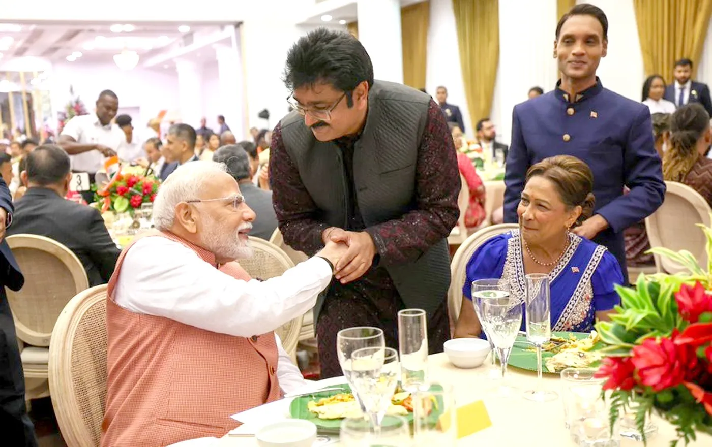त्रिनिदाद और टोबैगो में पीएम मोदी को सोहारी पत्तों पर परोसा गया भोजन! जानें क्या है खास? | यंग भारत न्यूज