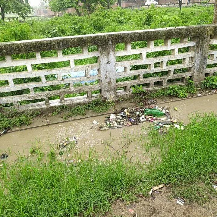 नाला भी नहीं टिका ज्यादा दिन, गंदगी से जाम  हो गया