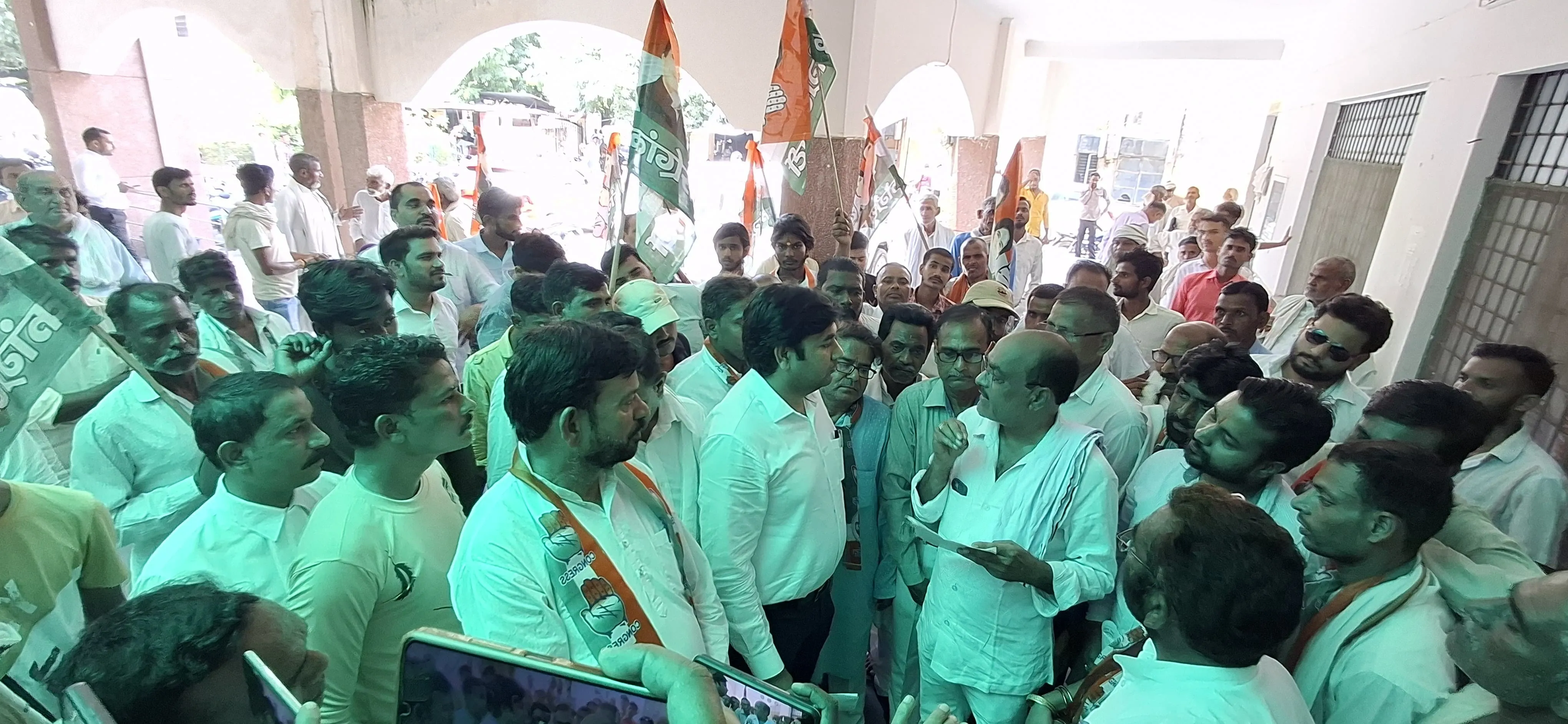 जिला कांग्रेस कमेटी ने उपजिलाधिकारी को सौंपा ज्ञापन