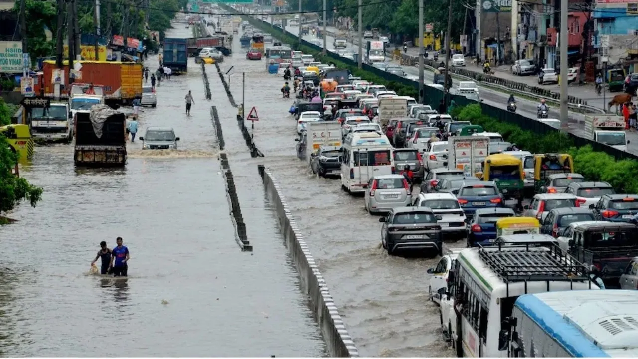 Heavy rain in Delhi (2)
