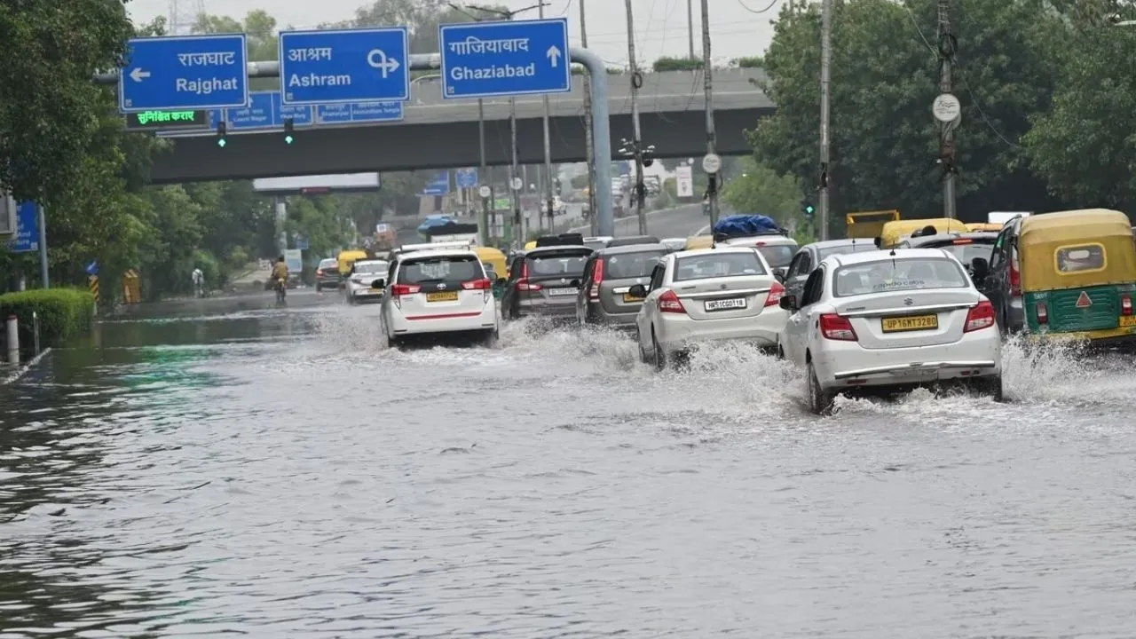 Heavy rain in Delhi (6)