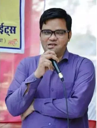 एक कार्यक्र में बोलते हुए आइएएस रिंकू सिंह राही