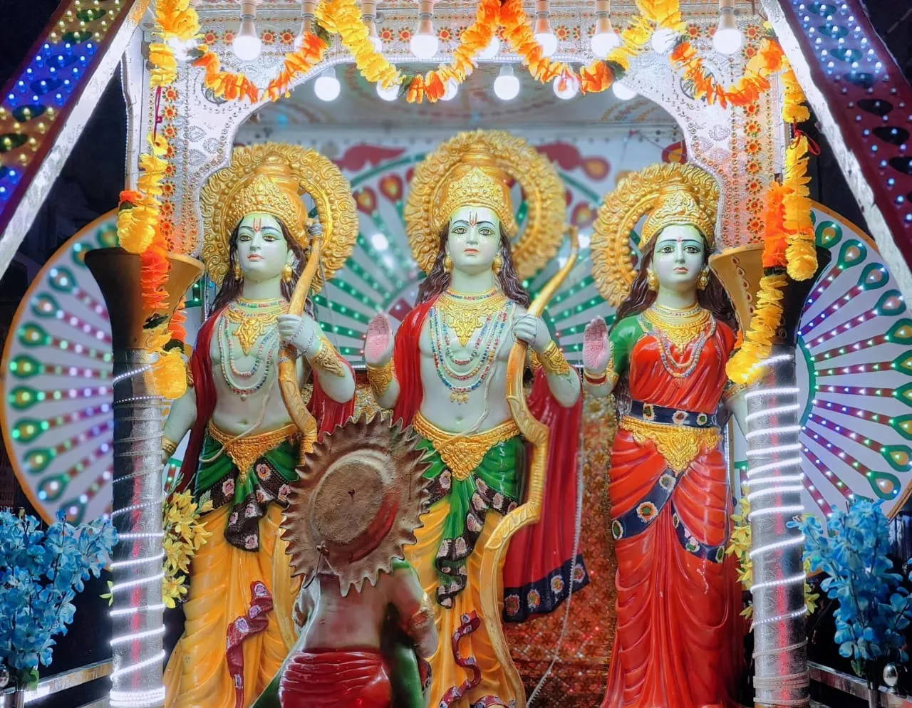 शिव बरात में शामिल झांकी