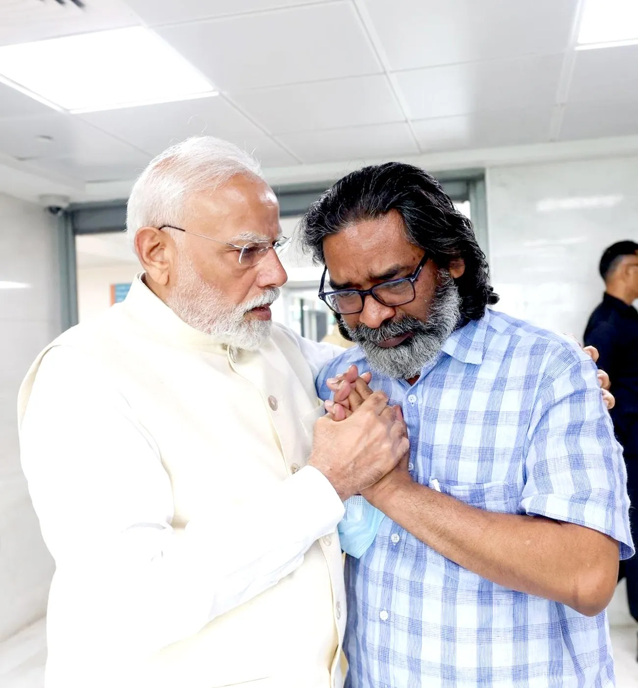 PM मोदी ने शिबू सोरेन को दी श्रद्धांजलि, परिवार से मिलकर व्यक्त की संवेदनाएं | यंग भारत न्यूज