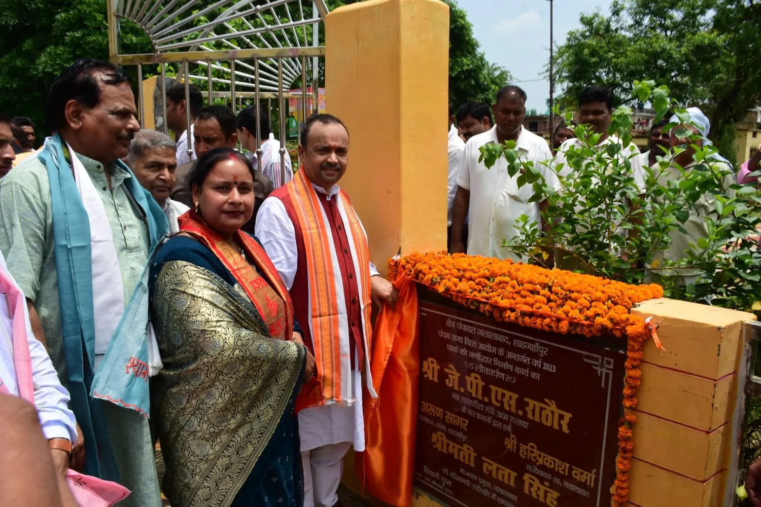 जलालाबाद ब्लाक में योजनाओं का लोकार्पण करते सहकारिता मंत्री जेपीएस राठौर
