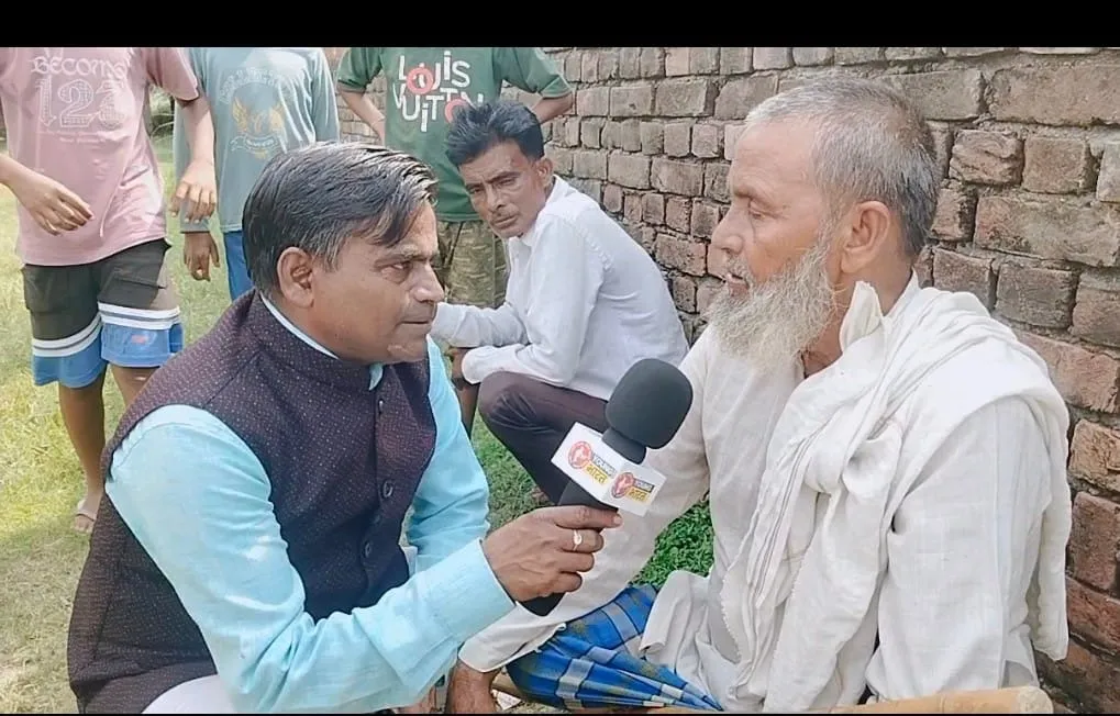 ग्राम दिउरिया के कब्रिस्तान में पौधारोपण व झाडियों की सफाई की हकीकत बताते हाामिद