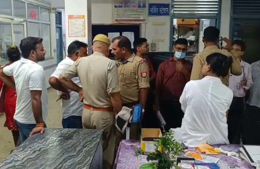 मेडिकल कालेज में तीमारदारों के हंगामा की जानकारी पर पहुंची पुलिस