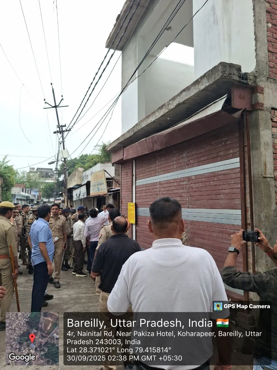 मौलाना तौकीर के रिश्तेदार की दुकानों पर सीलबंद की कार्रवाई