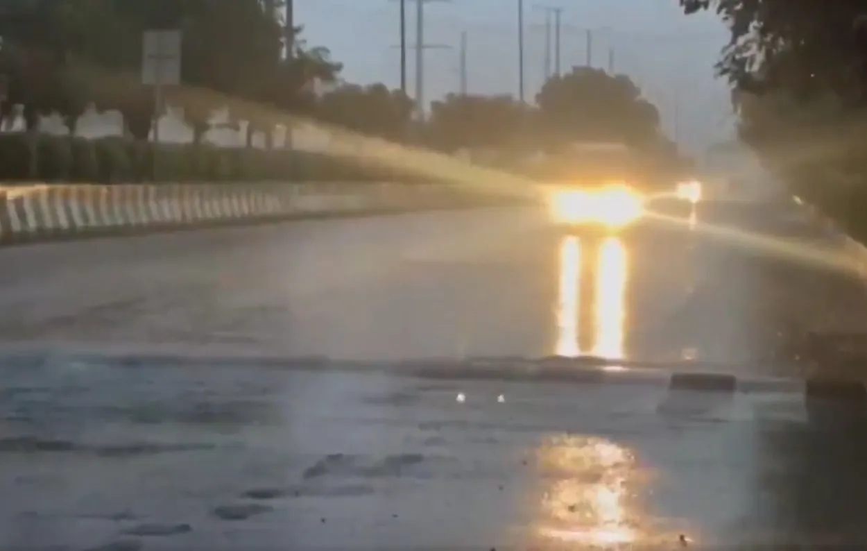 Rain in Noida