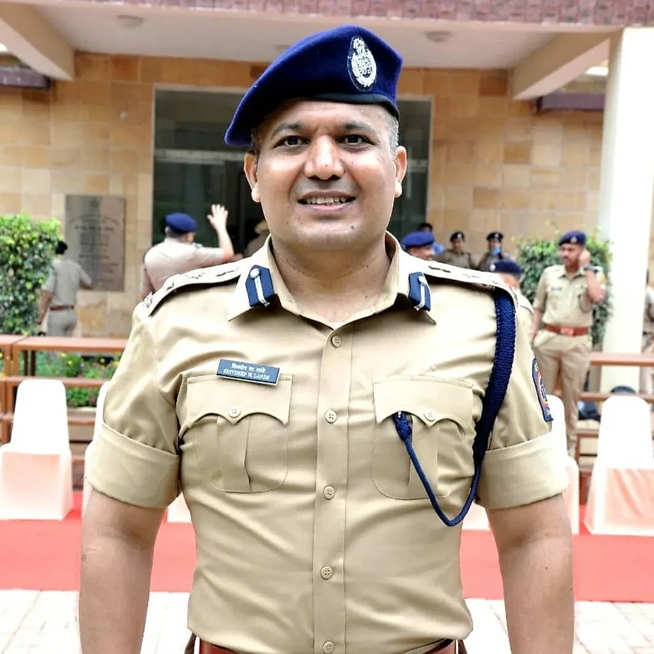 Explainer : Bihar में खाकी वर्दी वाले 'सिंघम' ने भी ठोकी चुनावी ताल, कौन हैं पूर्व IPS शिवदीप लांडे? | यंग भारत न्यूज