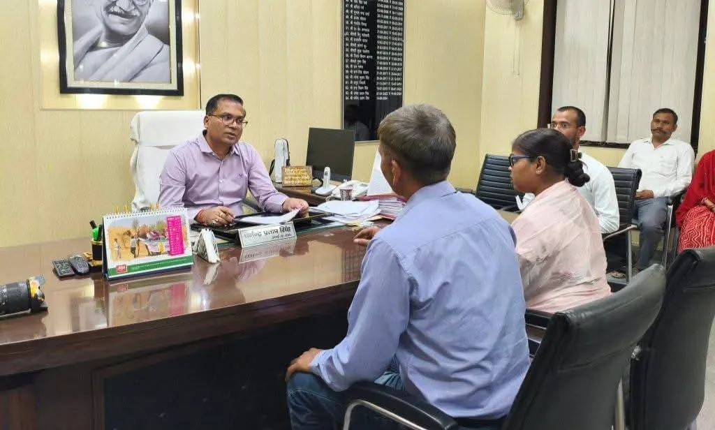 जनसुनवाई में जन समस्याएं सुनीं, अधिकारियों को समयबद्ध निस्तारण के निर्देश
